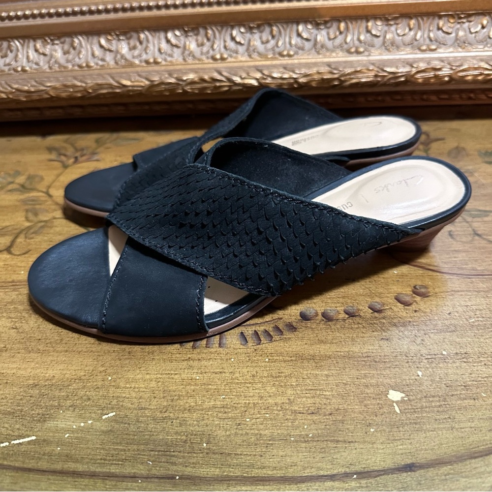 Clarks Women's Black Heels Open Toe Dress Shoe
size 9 M